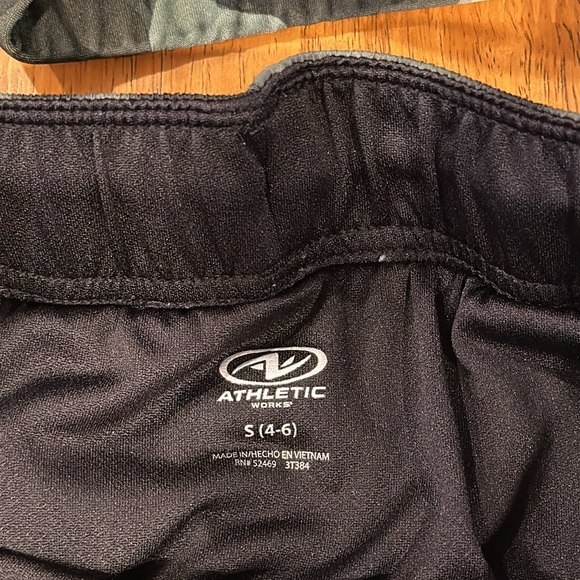 Avia and Athletic Works works workout set. Size small 4-6. Camo print. - Picture 9 of 9